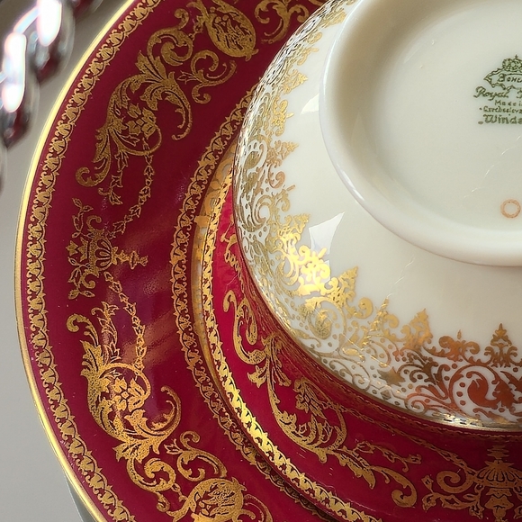 Elegant Red and Gold Teacup and Saucer - Picture 10 of 13